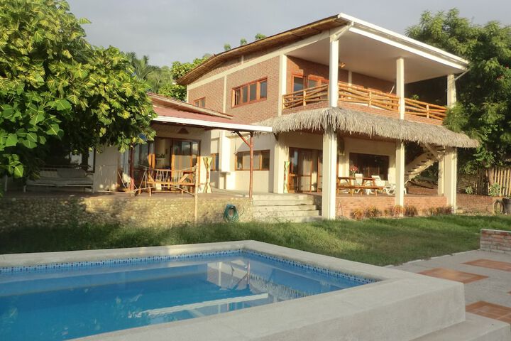 Charlie Suites Ayampe