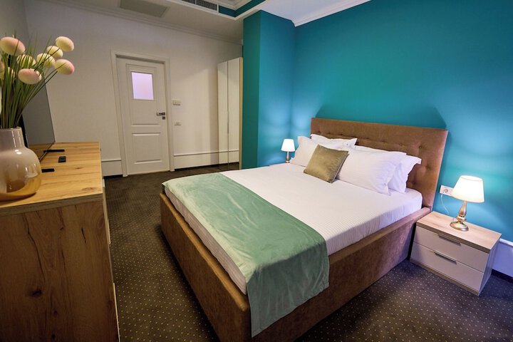 Room 13 of 35