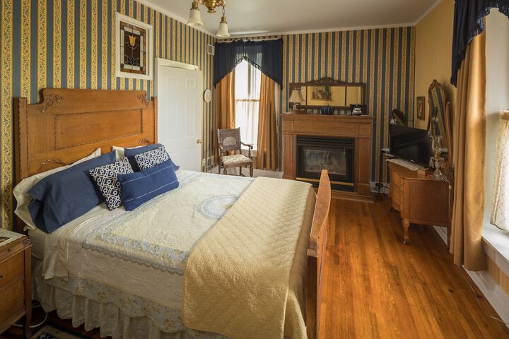 Room 2 of 24