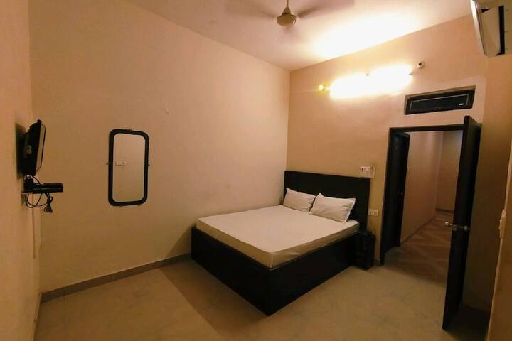 Room 10 of 17