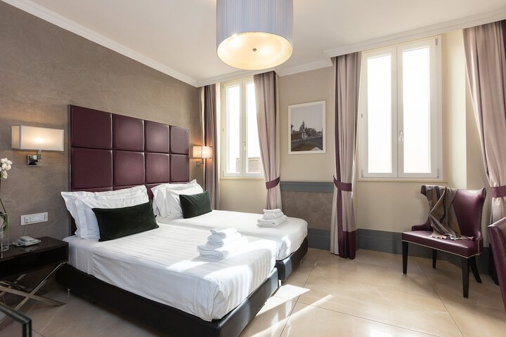 Room 34 of 222