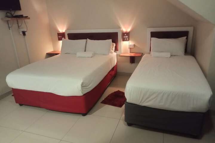 Room 8 of 28