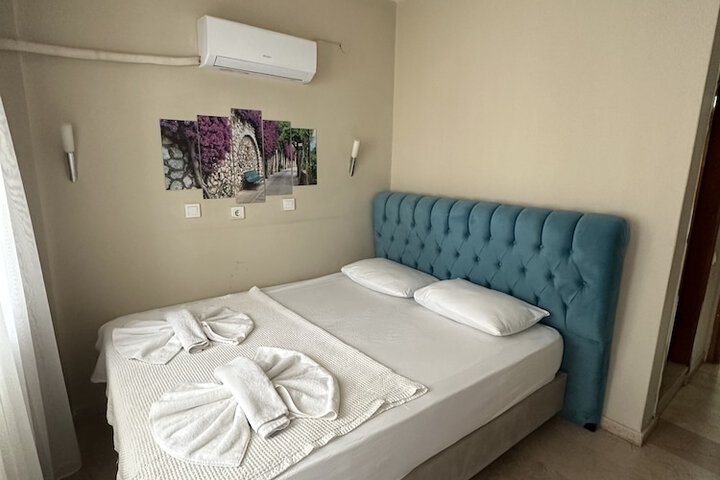 Room 13 of 34