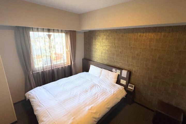 Room 5 of 76