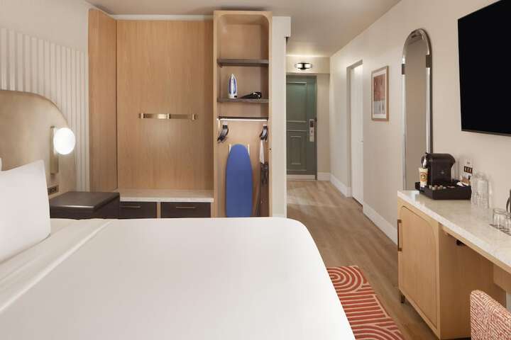 Room 41 of 64