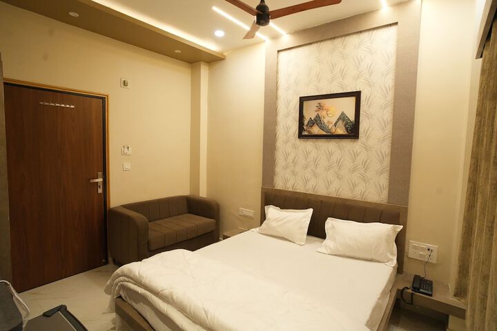 Room 9 of 34