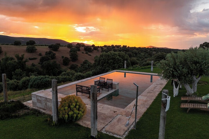 Infinity pool