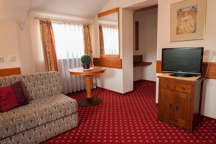Room 8 of 50
