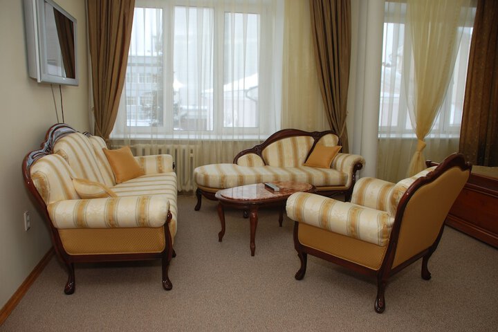 Room 8 of 82