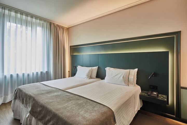 Room 33 of 121
