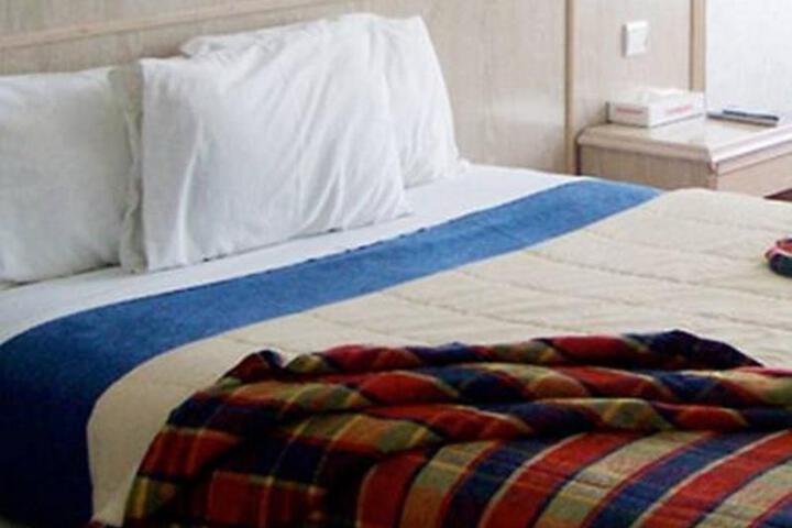 Room 7 of 9