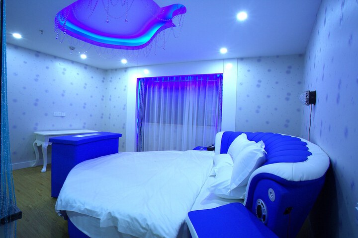 Room 4 of 41