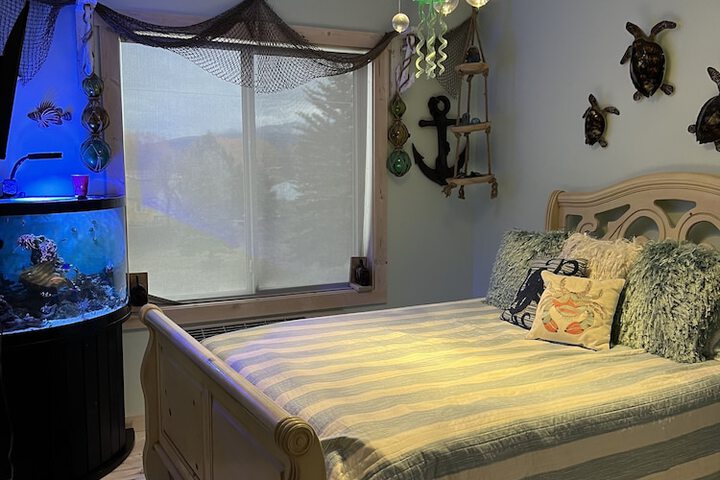 Room 4 of 33