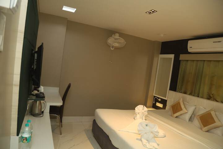 Room 15 of 25