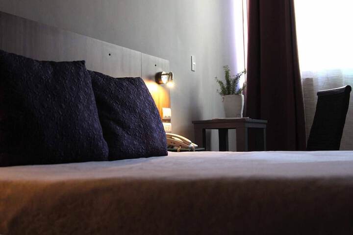 Room 7 of 32