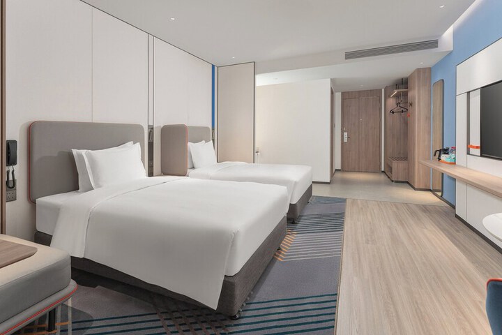 Room 7 of 38