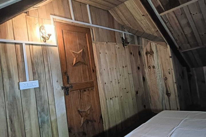 Room 14 of 28
