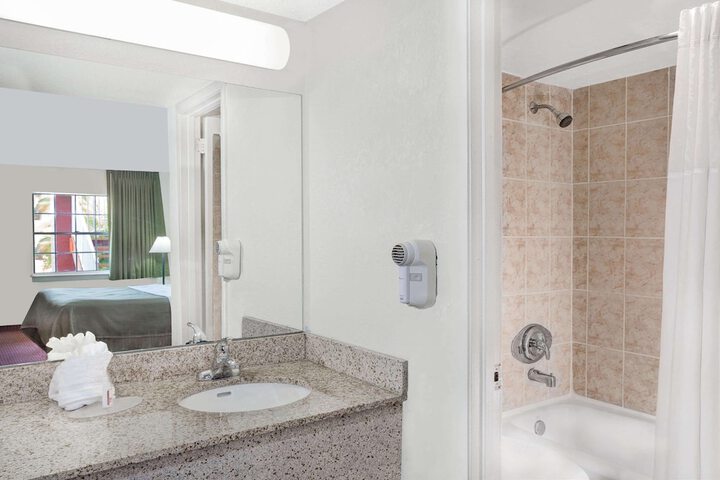 2 Double Beds (4 of 7)
