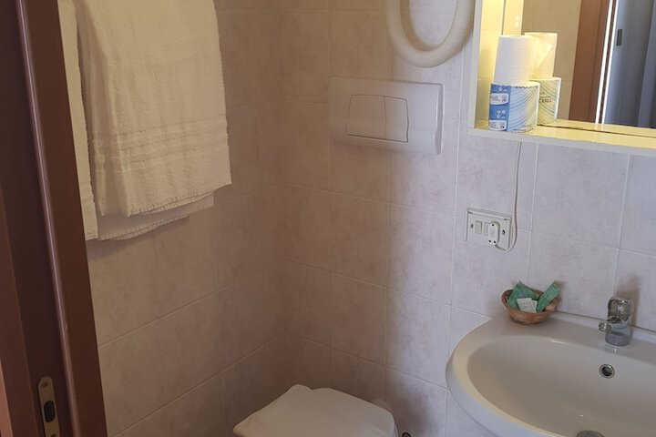 Room 42 of 69