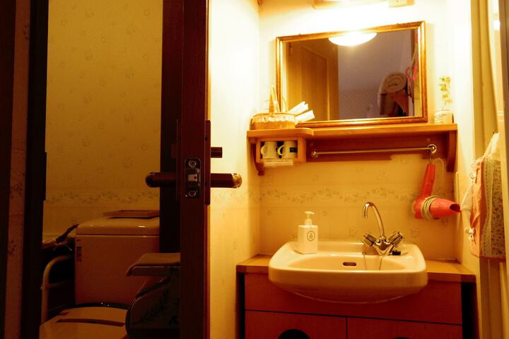 Room 10 of 34