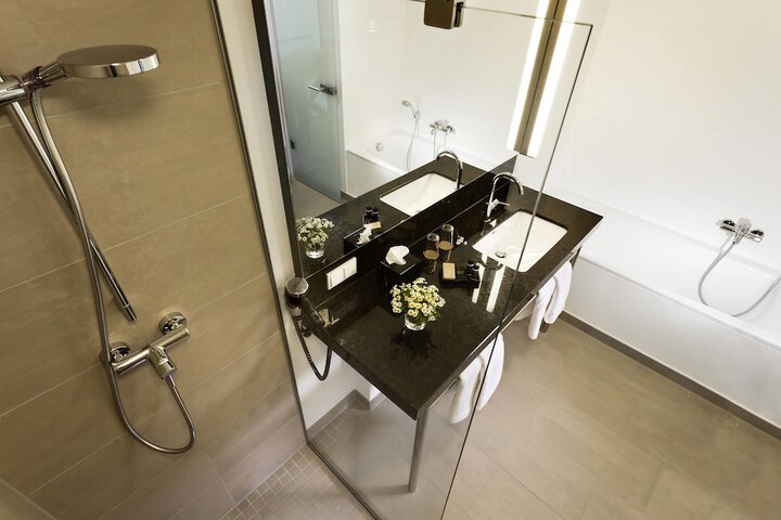 Room 15 of 53