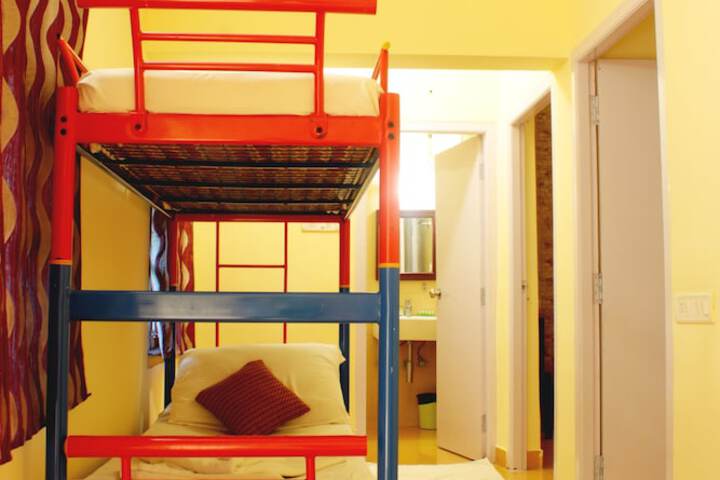 Room 17 of 33