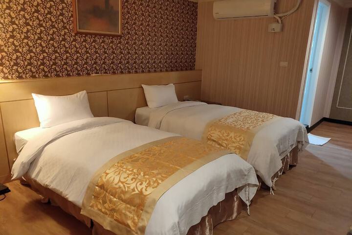 Room 14 of 22