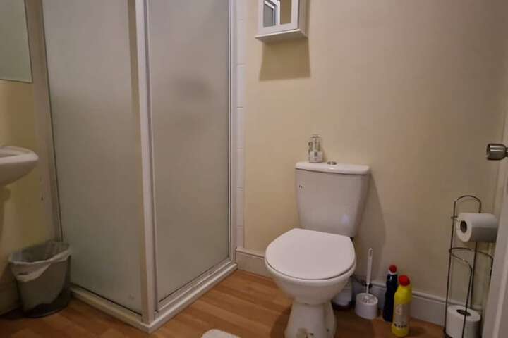Room 5 of 6