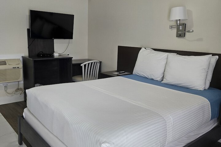 2 Queen Beds (13 of 14)