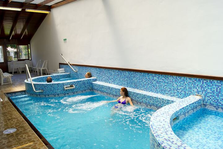 Pools & Facilities
