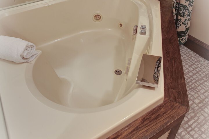 Hot Tub 36 of 52
