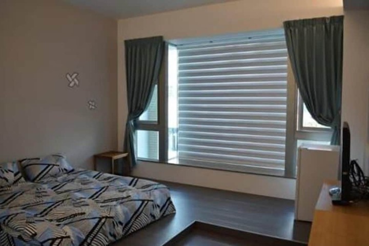 Room 3 of 6