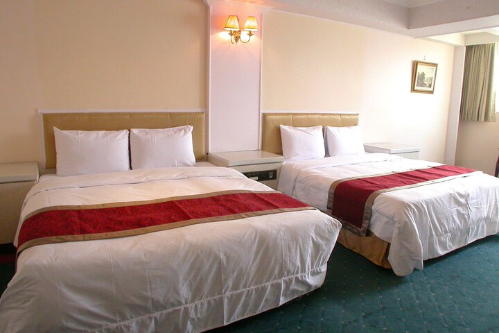 Room 8 of 40