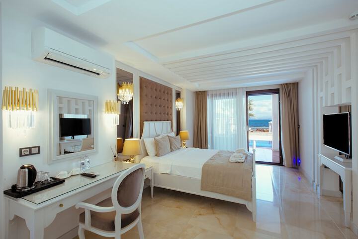 Room 52 of 177