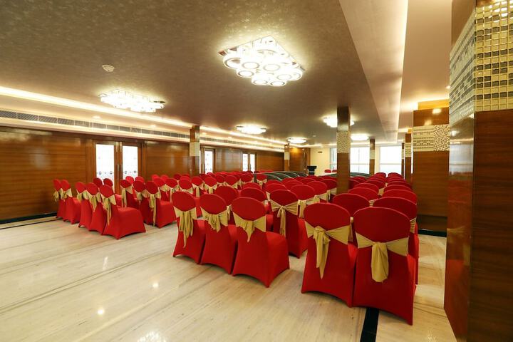 Ballroom/Hall 27 of 37
