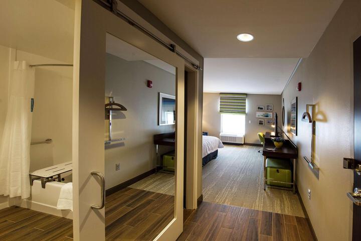 King Accessible Room with Refrigerator Non-Smoking (7 of 27)