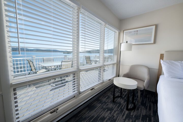 Room 12 of 324