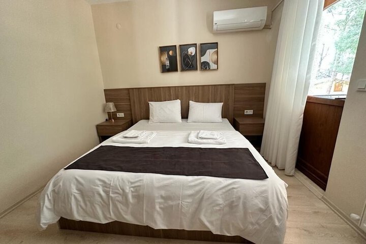 Room 10 of 27