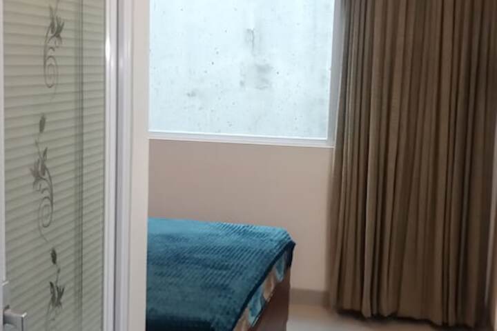 Room 4 of 12