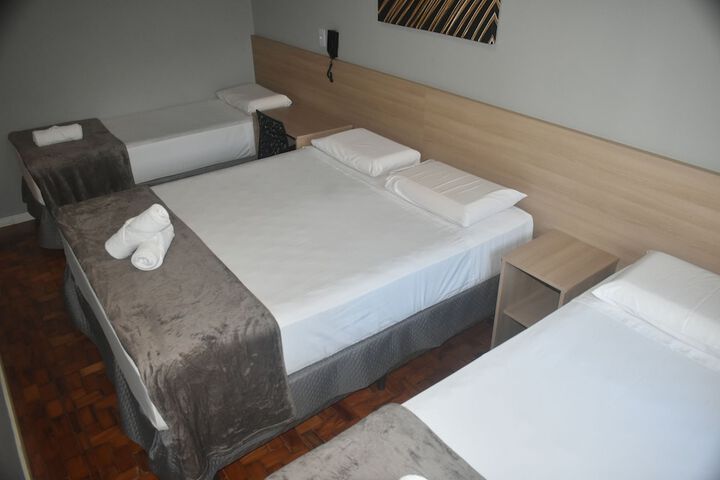 Room 10 of 33
