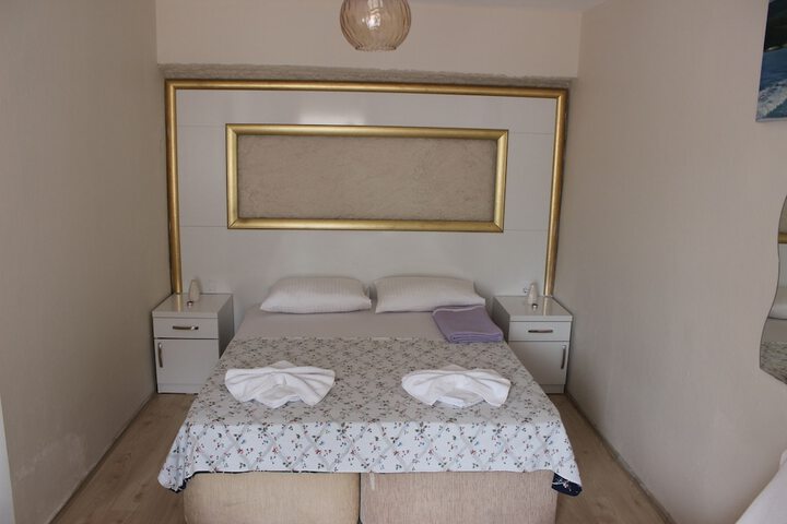 Room 13 of 27