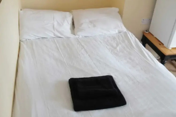 Room 5 of 12