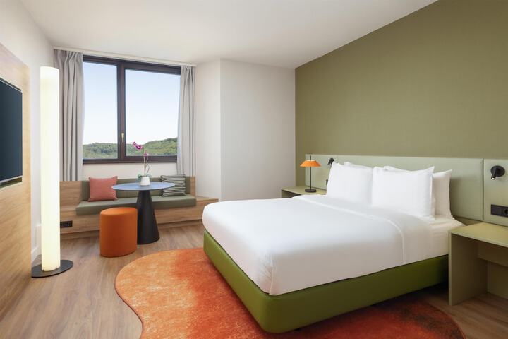 Room 40 of 146