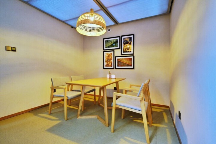 Dining 36 of 45