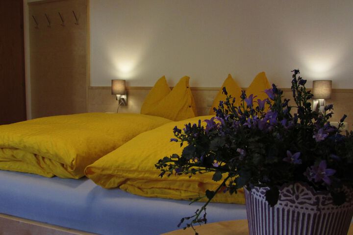 Room 4 of 80