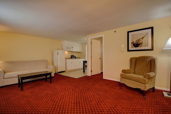 1 King Bed (2 of 25)