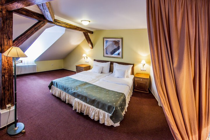 Room 21 of 90