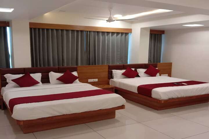 Room 12 of 16