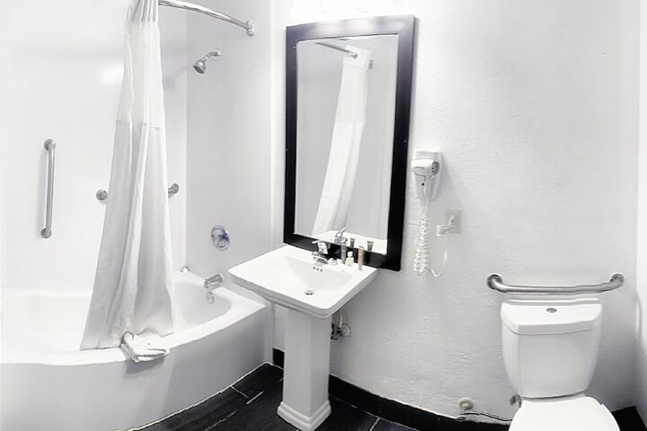 Room 30 of 46
