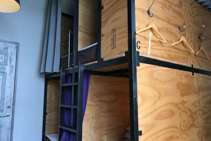 Room 6 of 74